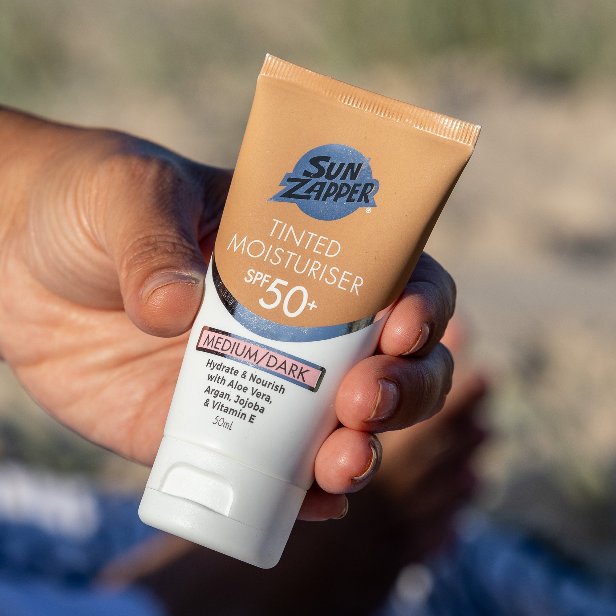 Tinted moisturiser cream SPF 50+ Medium / Dark 